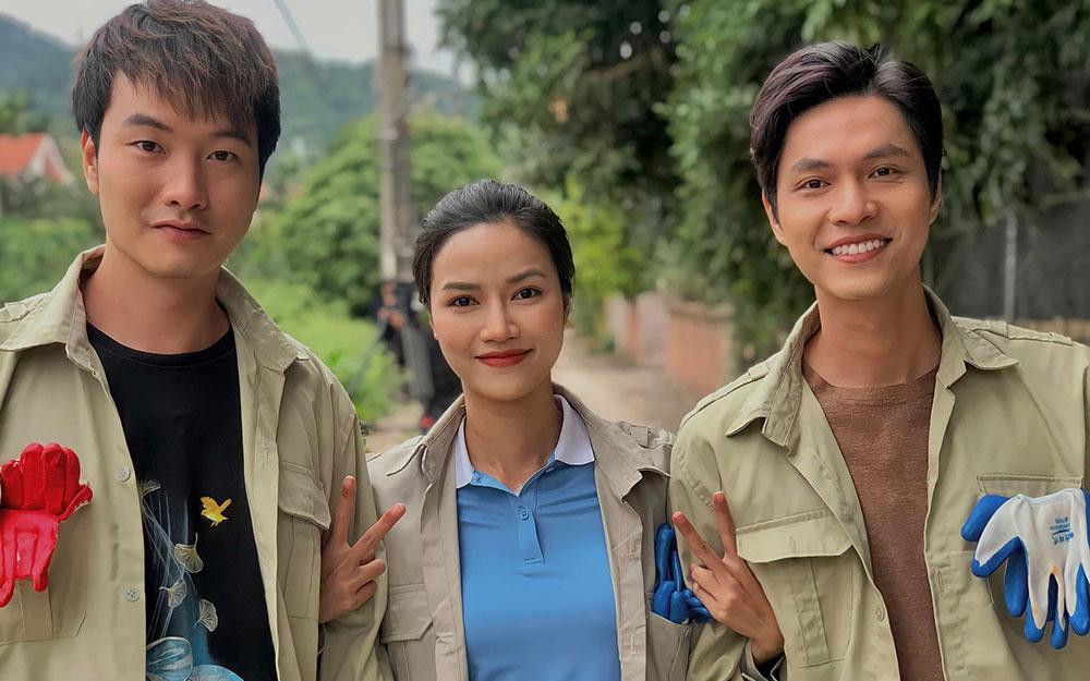 Nữ chính Anh Đào (vai Thanh) cùng Trọng Lân (trái) và Tô Dũng. Nữ chính Anh Đào (vai Thanh) cùng Trọng Lân (trái) và Tô Dũng.