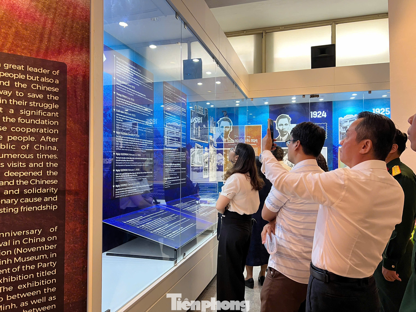 Triển lãm Dấu chân Hồ Chí Minh ở Trung Quốc góp phần thúc đẩy mối quan hệ ngoại giao giữa Việt Nam và Trung Quốc. Triển lãm diễn ra tại Bảo tàng Hồ Chí Minh từ ngày 11/11 đến hết tháng 4/2025.