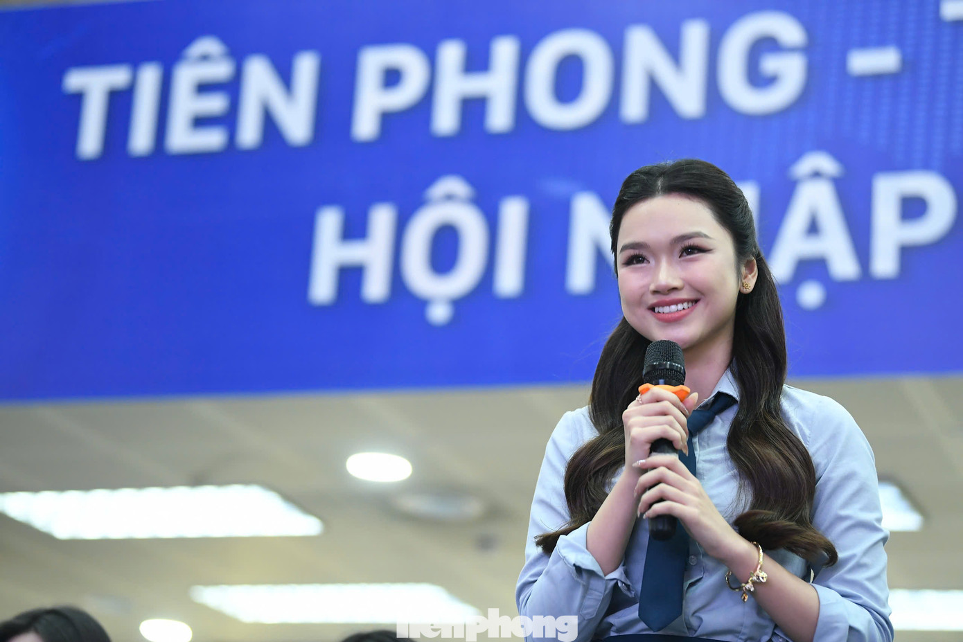 Sinh viên đặt câu hỏi cho ban tổ chức Hoa hậu Việt Nam 2024.