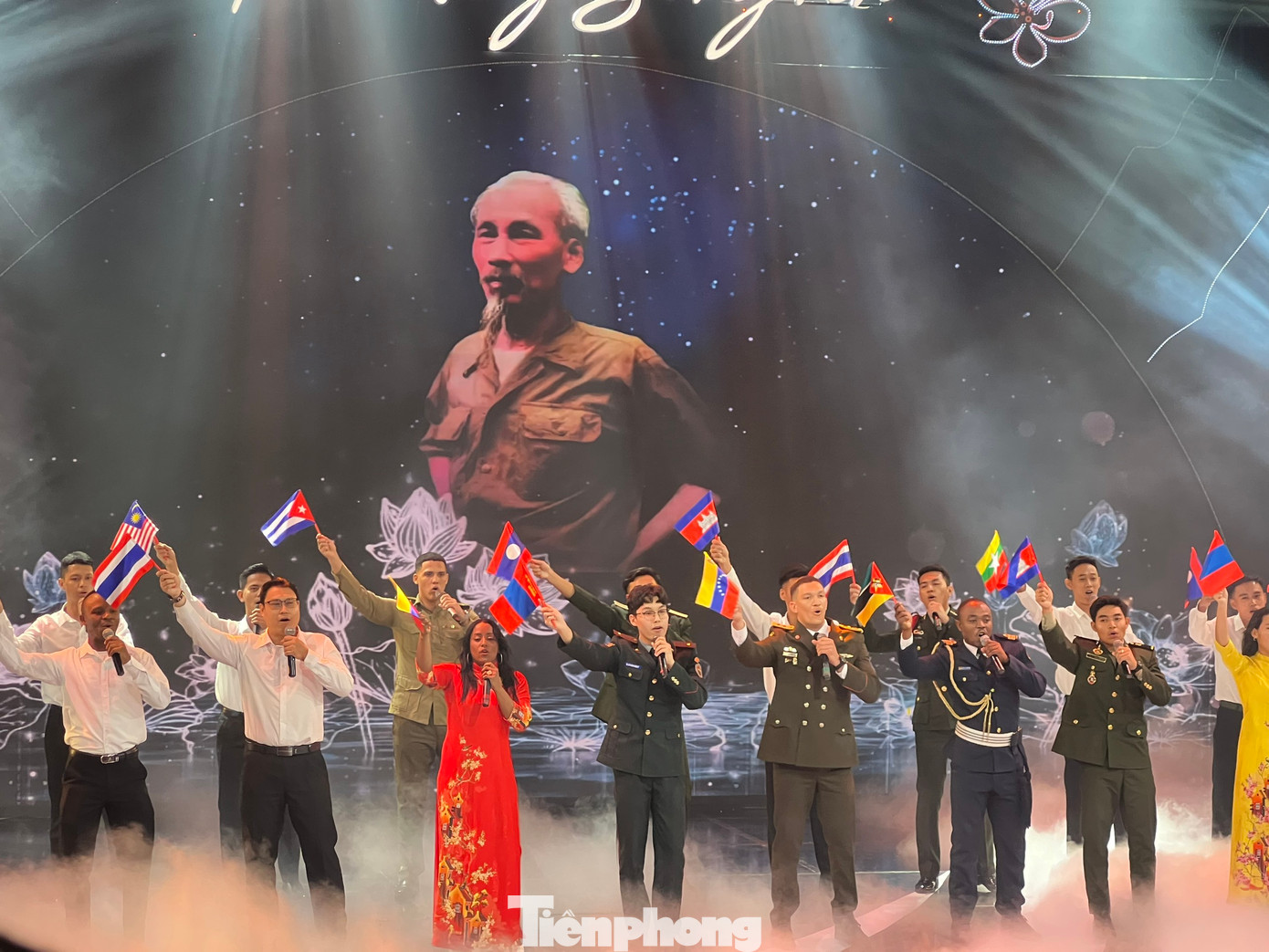 Hình ảnh xúc động tại chương trình Điện Biên Phủ - Núi vọng sông rền.