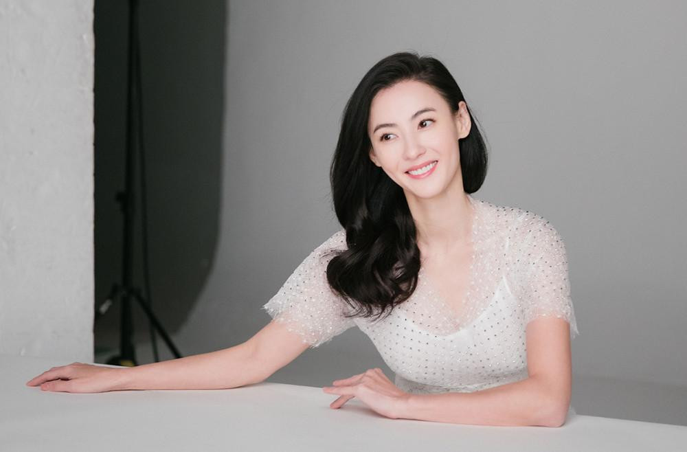 Sau khi ly hôn với Tạ Đình Phong năm 2011, "mỹ nhân phim Châu Tinh Trì" làm mẹ đơn thân và vô cùng kín đáo trong chuyện tình cảm cá nhân. Trong một bài phỏng vấn với Sina, Trương Bá Chi khẳng định nếu tìm được bến đỗ mới, cô sẽ không bao giờ công khai nửa kia của mình vì đã phải chịu quá nhiều áp lực từ dư luận trong quá khứ. Sau khi ly hôn với Tạ Đình Phong năm 2011, "mỹ nhân phim Châu Tinh Trì" làm mẹ đơn thân và vô cùng kín đáo trong chuyện tình cảm cá nhân. Trong một bài phỏng vấn với Sina, Trương Bá Chi khẳng định nếu tìm được bến đỗ mới, cô sẽ không bao giờ công khai nửa kia của mình vì đã phải chịu quá nhiều áp lực từ dư luận trong quá khứ.