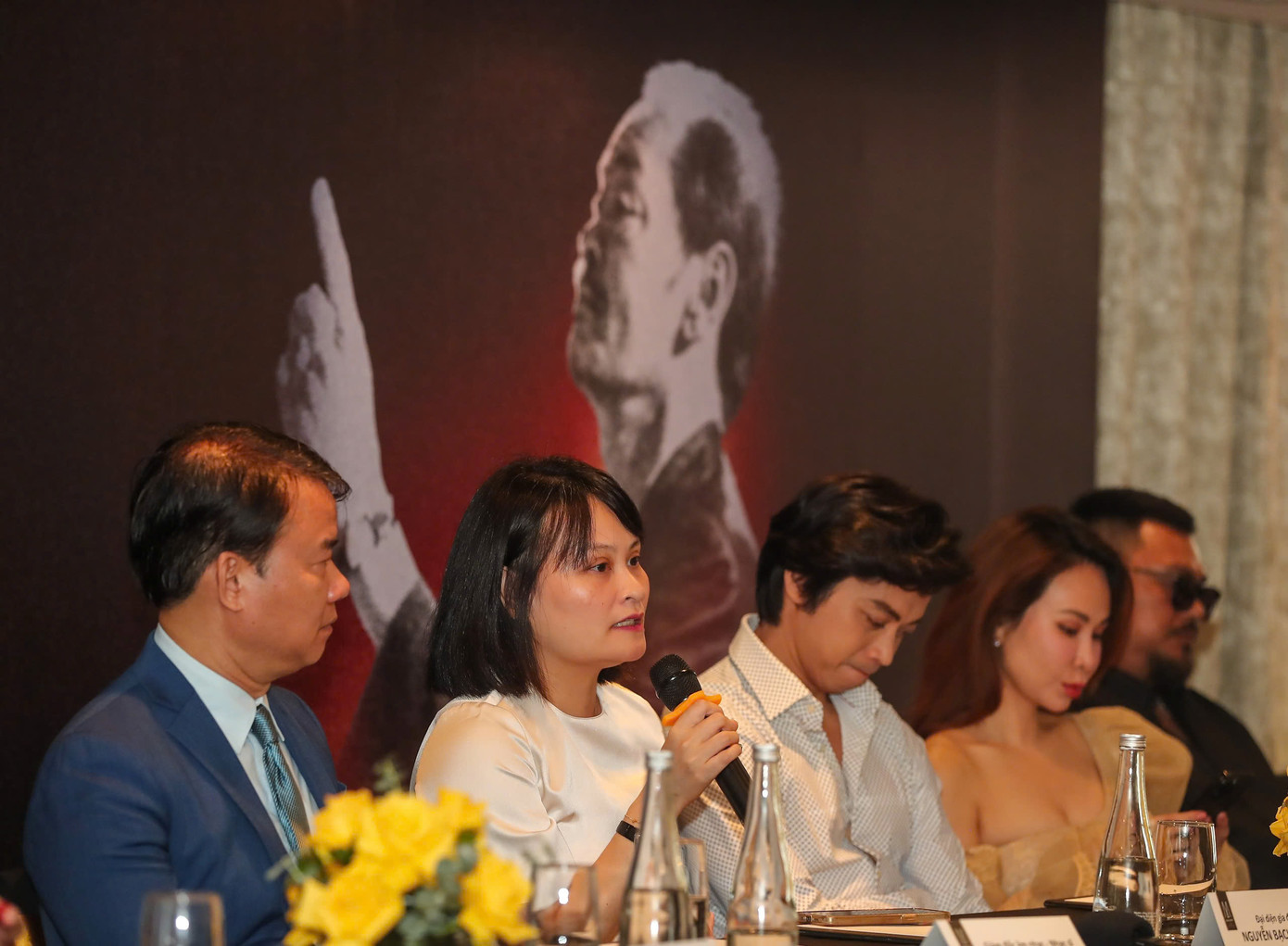 Gia đình hy vọng khán giả biết thêm một khía cạnh khác về nhạc sĩ Thanh Tùng. Gia đình hy vọng khán giả biết thêm một khía cạnh khác về nhạc sĩ Thanh Tùng.