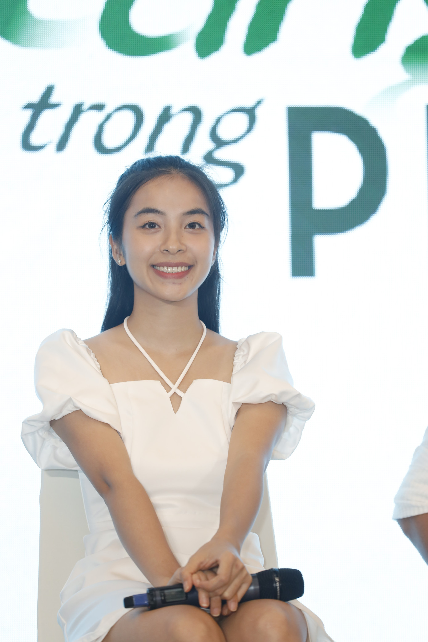 Trần Vân là nữ chính của Làng trong phố.