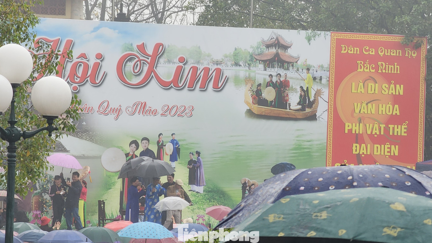 Lễ hội vùng Lim năm 2023 tổ chức trong hai ngày 2/2 và 3/2 (12 và 13 tháng Giêng âm lịch). Mỗi dịp chính hội, không gian văn hóa truyền thống của lễ hội vùng Lim thu hút cả triệu lượt khách tham dự. Ảnh: TRỌNG QUÂN.