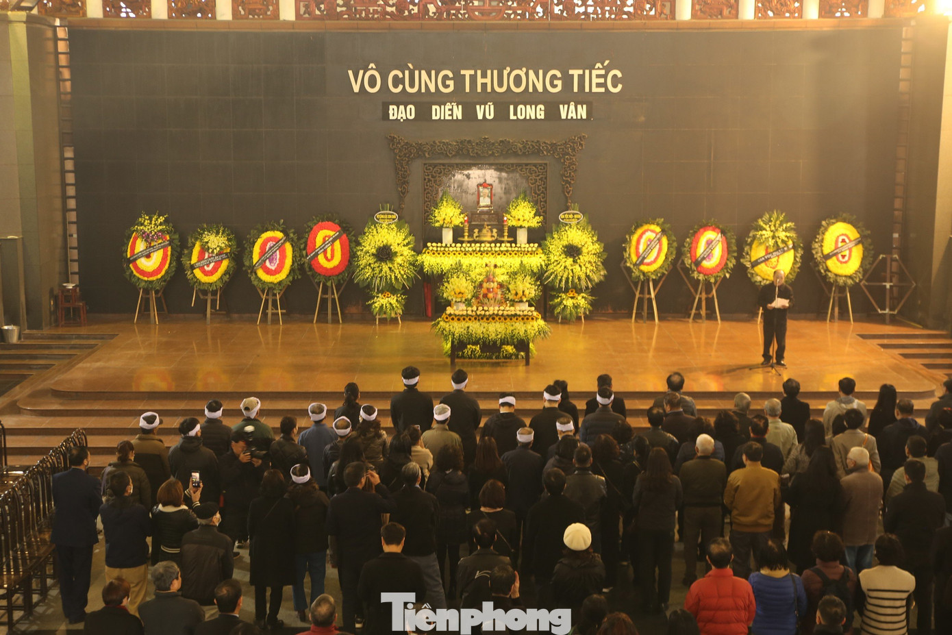 Tang lễ đạo diễn Long Vân được tổ chức sáng 27/12. Ảnh: Gia Linh Tang lễ đạo diễn Long Vân được tổ chức sáng 27/12. Ảnh: Gia Linh