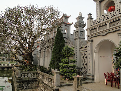 Trong quần thể di tích Phủ Dầy có ba di tích chính gồm Phủ Tiên Hương, Lăng Liễu Hạnh (ở thôn Tiên Hương) và Phủ Vân Cát (ở thôn Vân Cát). Trong quần thể di tích Phủ Dầy có ba di tích chính gồm Phủ Tiên Hương, Lăng Liễu Hạnh (ở thôn Tiên Hương) và Phủ Vân Cát (ở thôn Vân Cát).