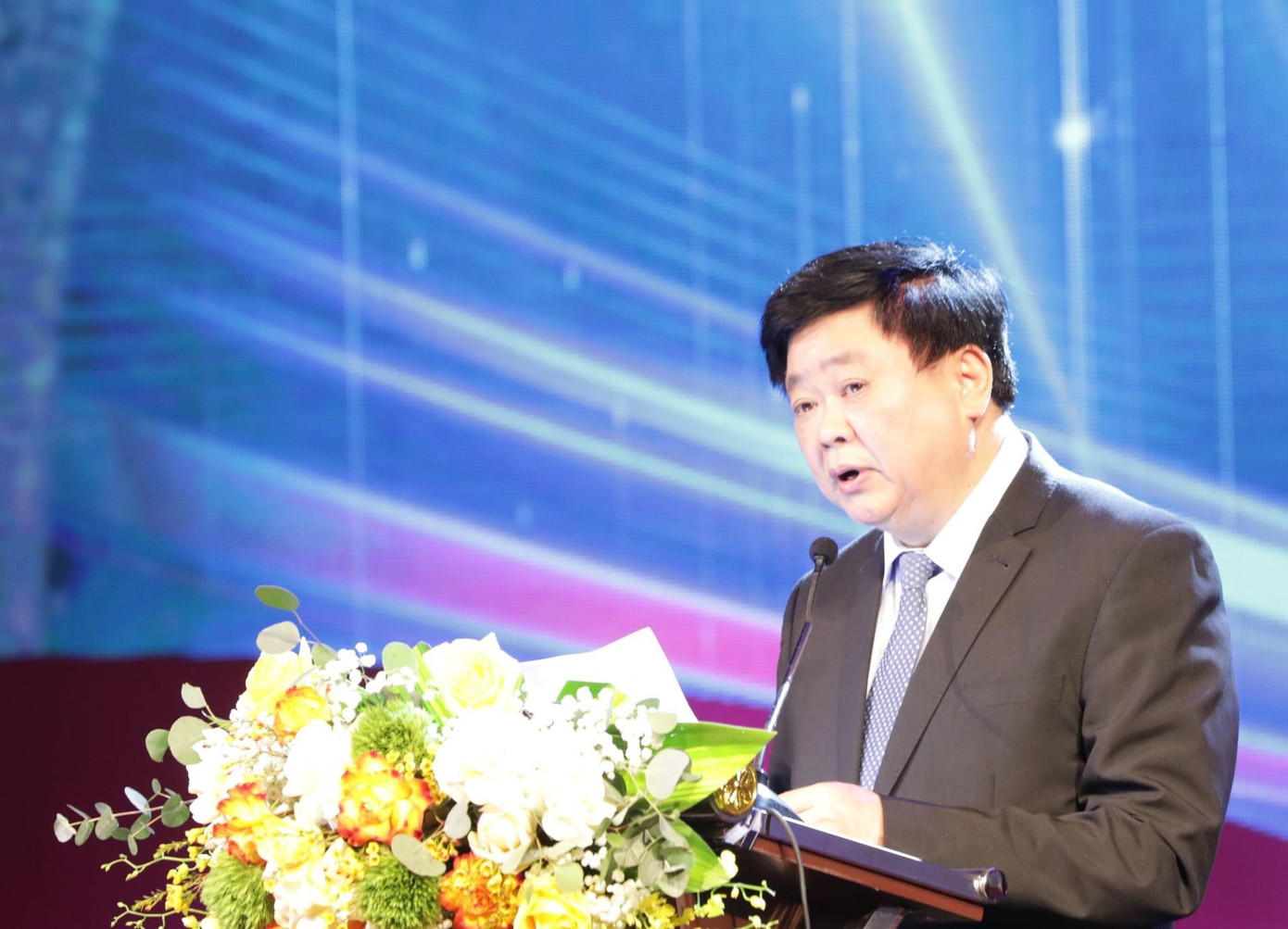 PGS.TS Nguyễn Thế Kỷ - Chủ tịch Hội đồng Lý luận, phê bình VHNT T.Ư phát biểu tại buổi lễ. PGS.TS Nguyễn Thế Kỷ - Chủ tịch Hội đồng Lý luận, phê bình VHNT T.Ư phát biểu tại buổi lễ.