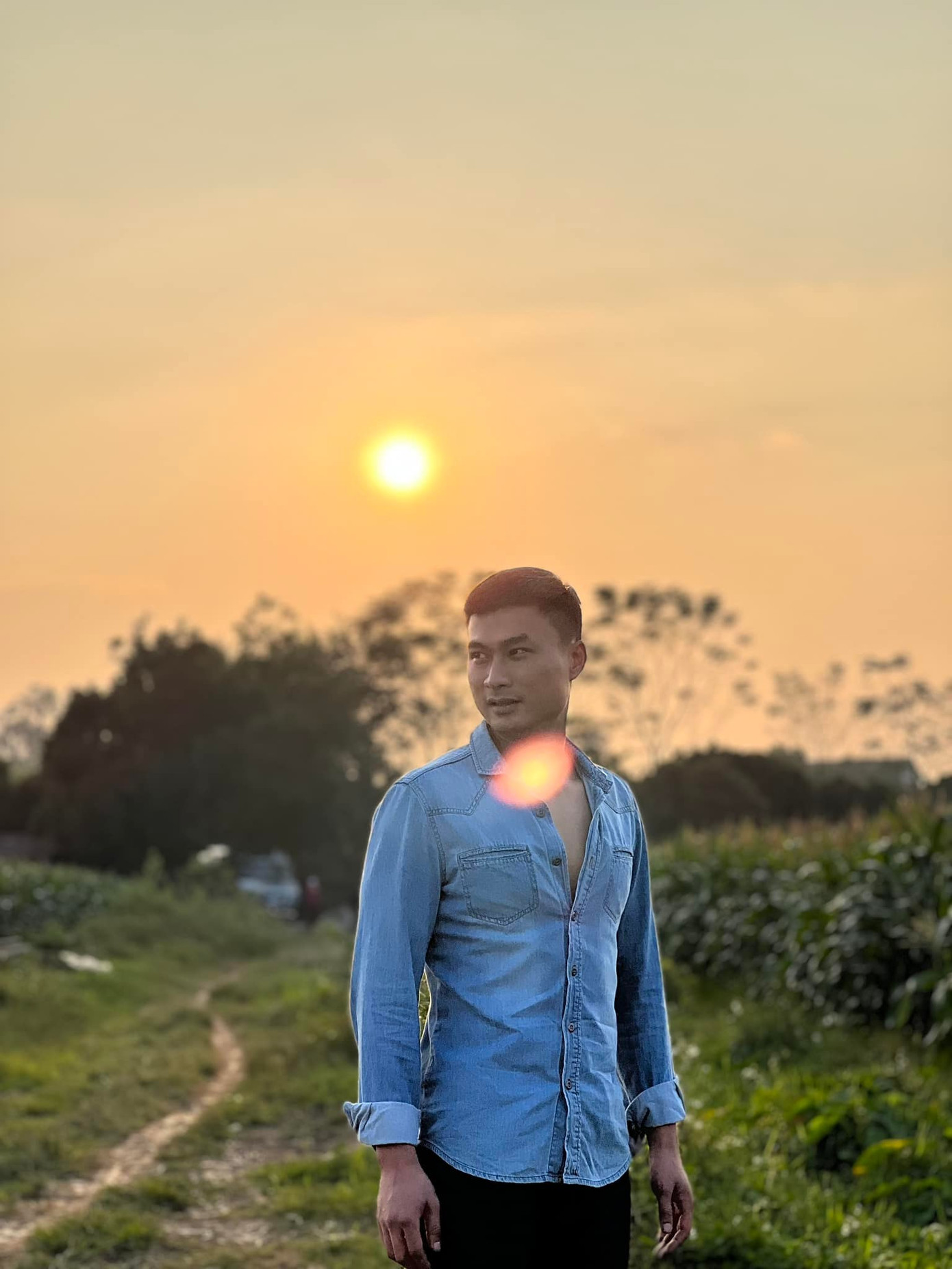 Duy Hưng được yêu mến nhờ diễn xuất chân thực, tếu táo.