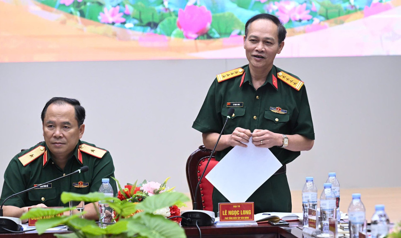 Đại tá Lê Ngọc Long - Phó trưởng ban thường trực ban tổ chức - giới thiệu nội dung tổng kết, trao giải. Đại tá Lê Ngọc Long - Phó trưởng ban thường trực ban tổ chức - giới thiệu nội dung tổng kết, trao giải.