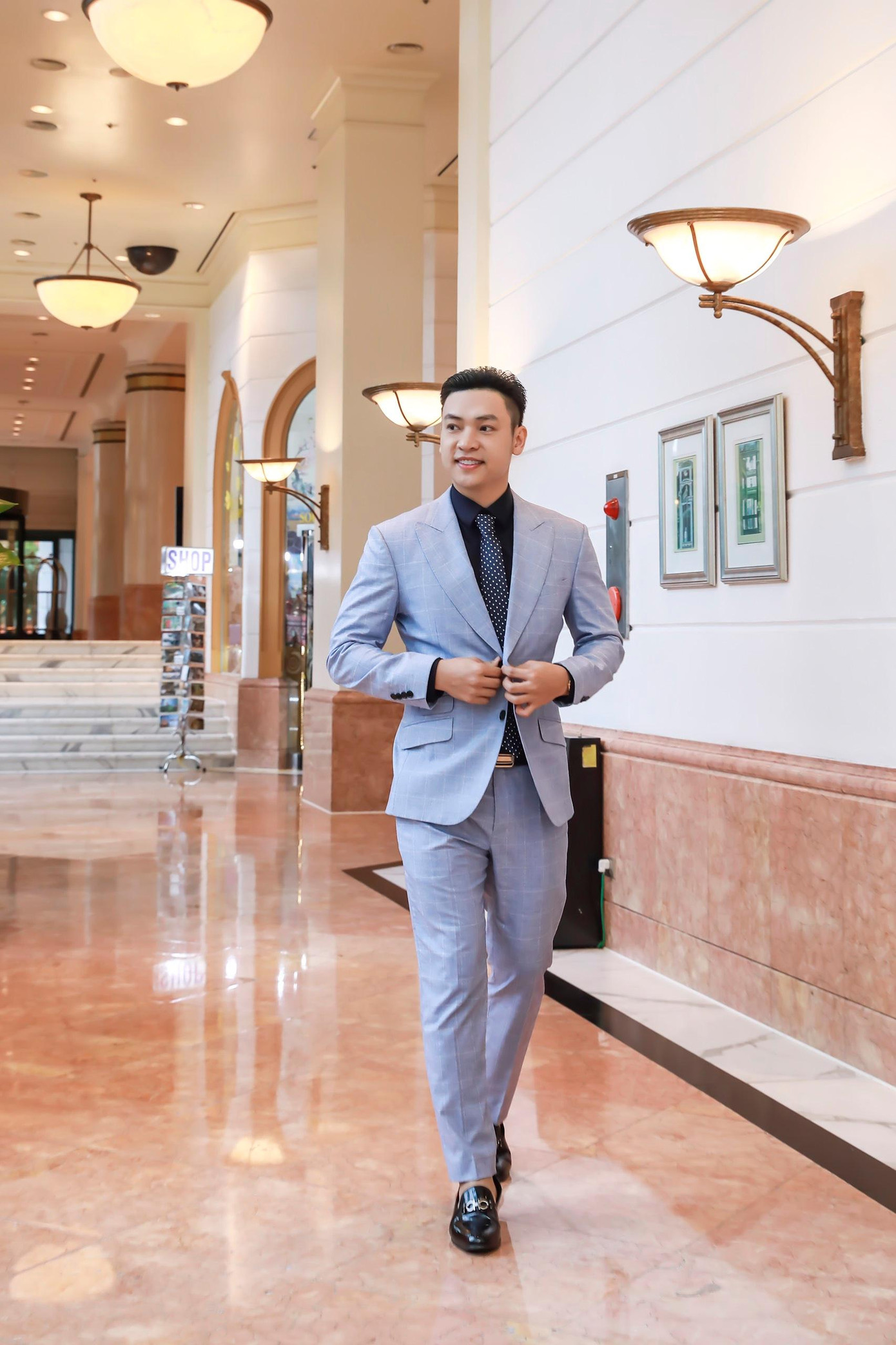 Duy Khoa nổi tiếng với vẻ ngoài điển trai, phong cách lịch lãm Duy Khoa nổi tiếng với vẻ ngoài điển trai, phong cách lịch lãm