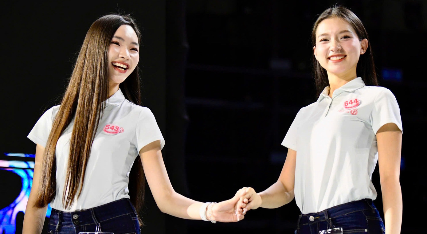 Cảm xúc của các cô gái khi được gọi tên giả định vào chung kết.