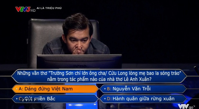 Kỹ sư Lê Anh (trái) và vlogger Trần Đặng Đăng Khoa đều chiến thắng 14 câu hỏi. Kỹ sư Lê Anh (trái) và vlogger Trần Đặng Đăng Khoa đều chiến thắng 14 câu hỏi.