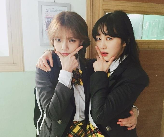 Kwon Mina (phải) và Jimin từng là những người đồng nghiệp