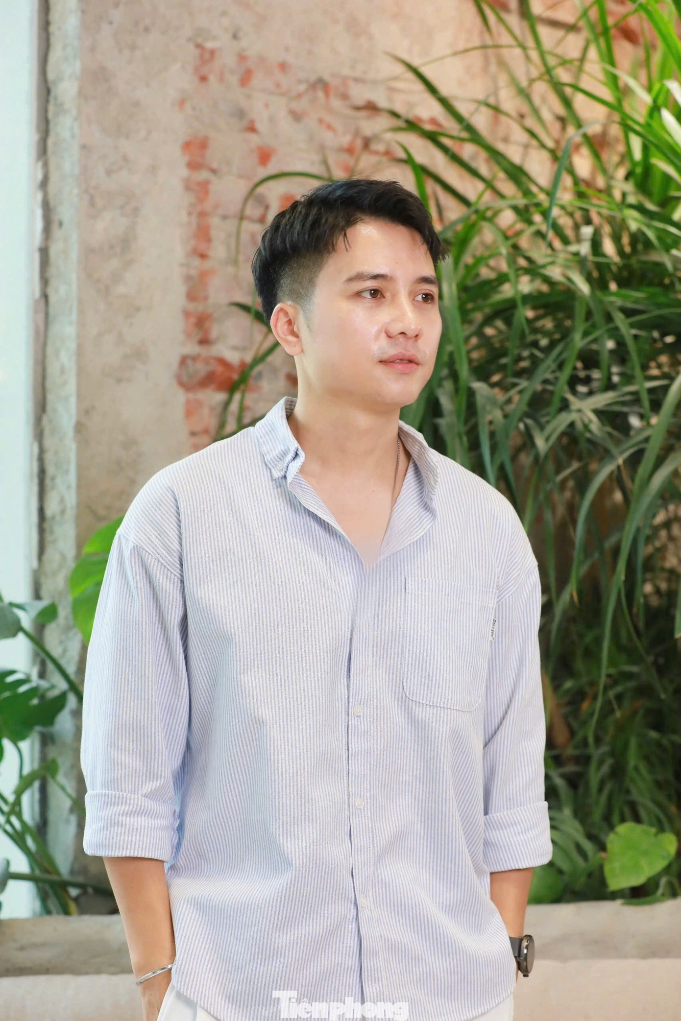 Sau Nhật ký Vàng Anh, 5s online, diễn viên Mạnh Quân có quãng nghỉ khá dài trước tham gia trở lại đóng phim truyền hình Yêu hơn cả bầu trời, Lửa ấm, Lối về miền hoa. Nổi tiếng từ sớm nhưng Mạnh Quân không liên tục nhận lời đóng phim. Anh thử thách bản thân ở cả lĩnh vực kinh doanh nhà hàng, thương hiệu thời trang. Anh yên tâm khi có hậu phương vững chắc là vợ và hai con gái. Về sự nghiệp, nam diễn viên đã hài lòng. Thời gian tới, anh muốn thử sức với những vai phản diện.