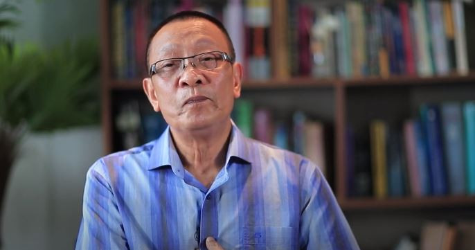 MC Lại Văn Sâm xúc động khi kể về cha. MC Lại Văn Sâm xúc động khi kể về cha.