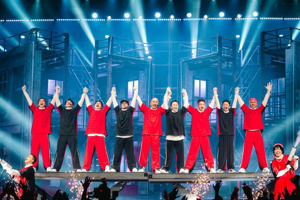 Trang phục như đi tập thể dục gần nhà là điểm trừ của nhà Thiếu Nhi (tiết mục Đỏ quên đi). Ảnh: BTC. Trang phục như đi tập thể dục gần nhà là điểm trừ của nhà Thiếu Nhi (tiết mục Đỏ quên đi). Ảnh: BTC.