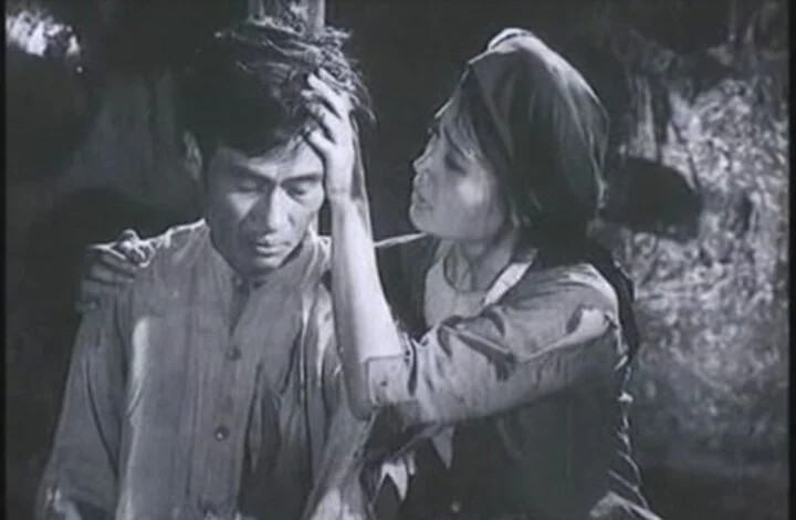 Một số cảnh quay của nghệ sĩ Anh Thái trong phim Chị Dậu. Một số cảnh quay của nghệ sĩ Anh Thái trong phim Chị Dậu.