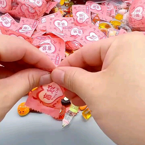 Túi mù rẻ, dễ mua kích thích người chơi.