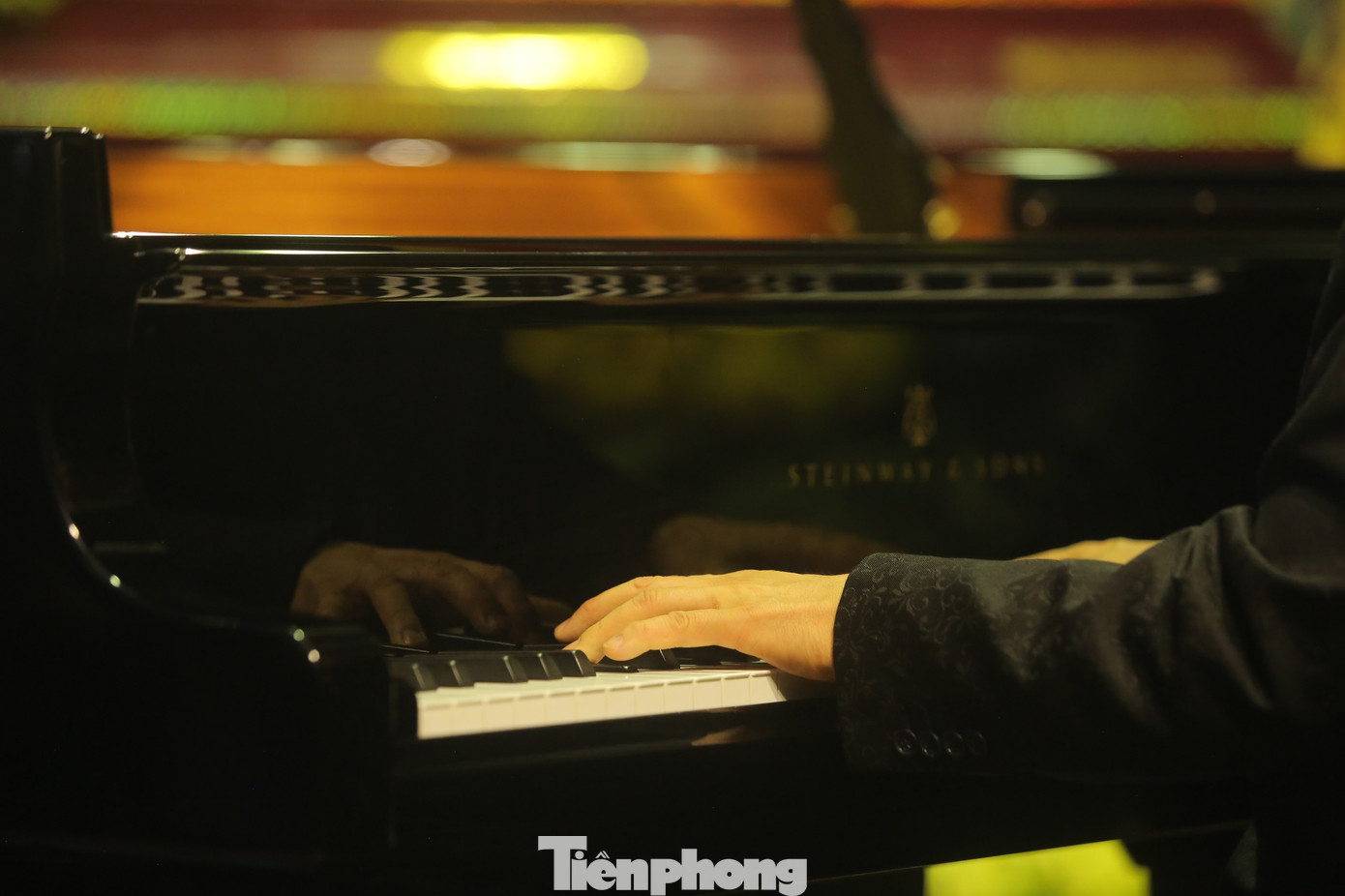 Với NSND Đặng Thái Sơn, nghệ sĩ Thái Thị Liên vừa là mẹ, vừa là thầy. Ông thành danh từ cuộc thi Chopin. Người mang lại cho NSND Đặng Thái Sơn tình yêu với nhạc Chopin chính là NGND Thái Thị Liên. Ảnh: DUY PHẠM.