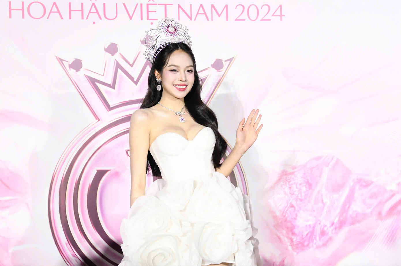 Các hoa hậu, á hậu của Hoa hậu Việt Nam trên thảm đỏ Chung khảo toàn quốc. Ảnh: Trọng Tài.