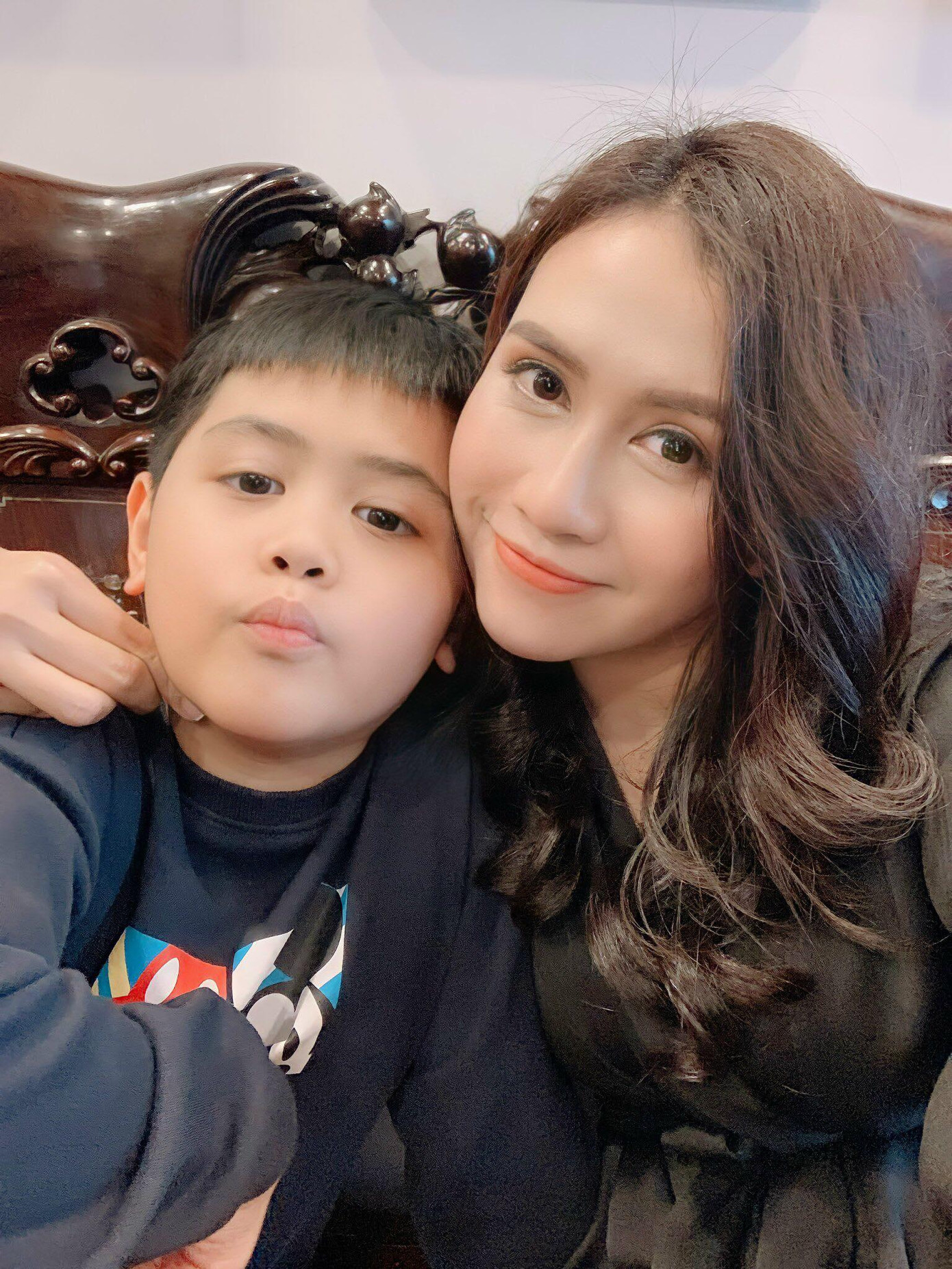 Sau khi lập gia đình, Trúc Mai và ông xã đã có một cậu con trai kháu khỉnh Sau khi lập gia đình, Trúc Mai và ông xã đã có một cậu con trai kháu khỉnh