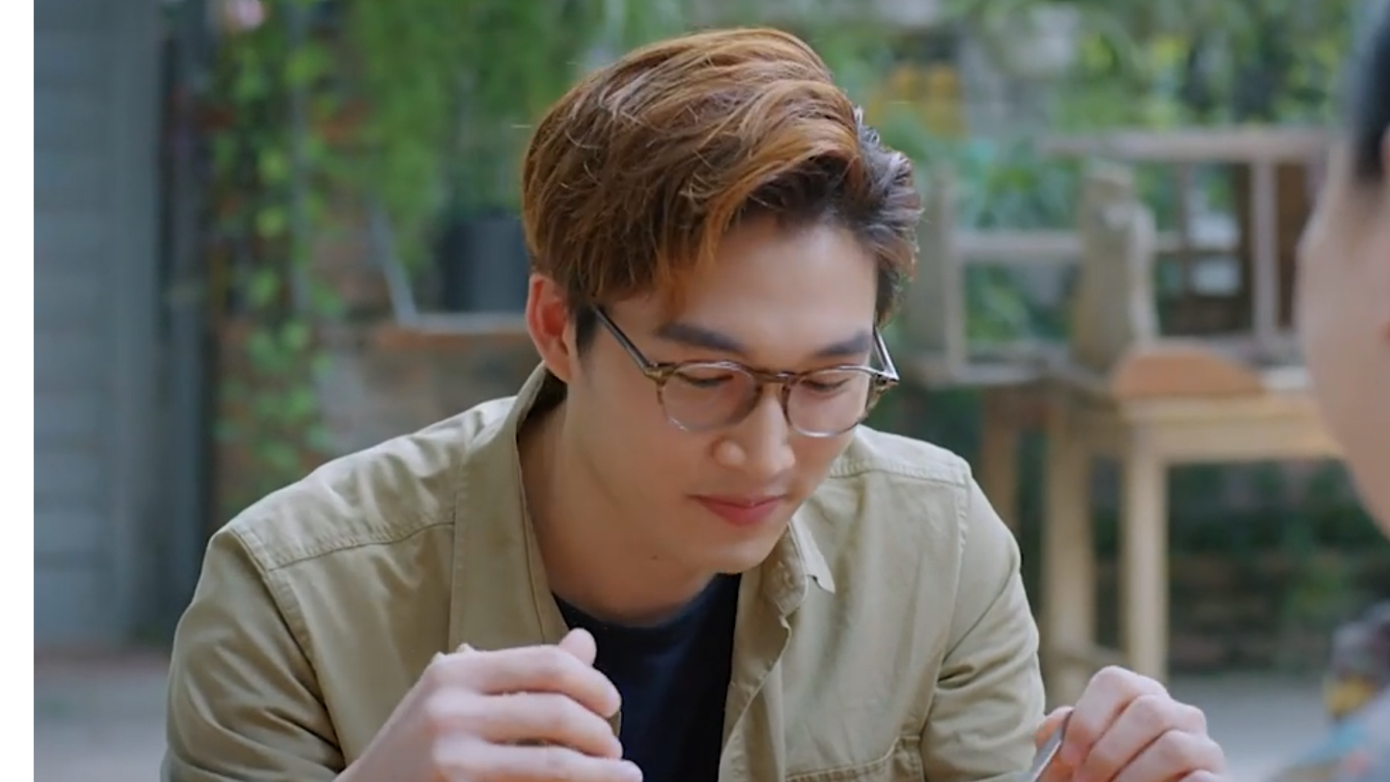 Duy đến quán bún của bà Nga sau khi Vân Trang đi Nhật.