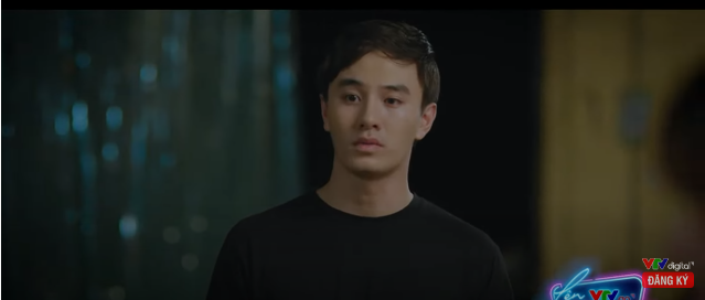 Bách buồn bã khi biết mình không thể quay lại với Vân. Bách buồn bã khi biết mình không thể quay lại với Vân.