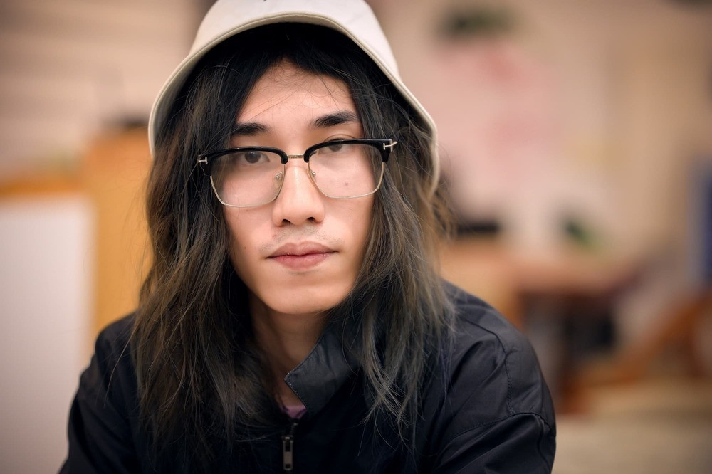 Rapper Chị cả không ít lần bị khán giả lên án vì ca từ lệch lạc, phản cảm.