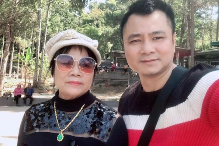 Bố mẹ của NSND Tự Long sống tại Bắc Ninh. Bố mẹ của NSND Tự Long sống tại Bắc Ninh.