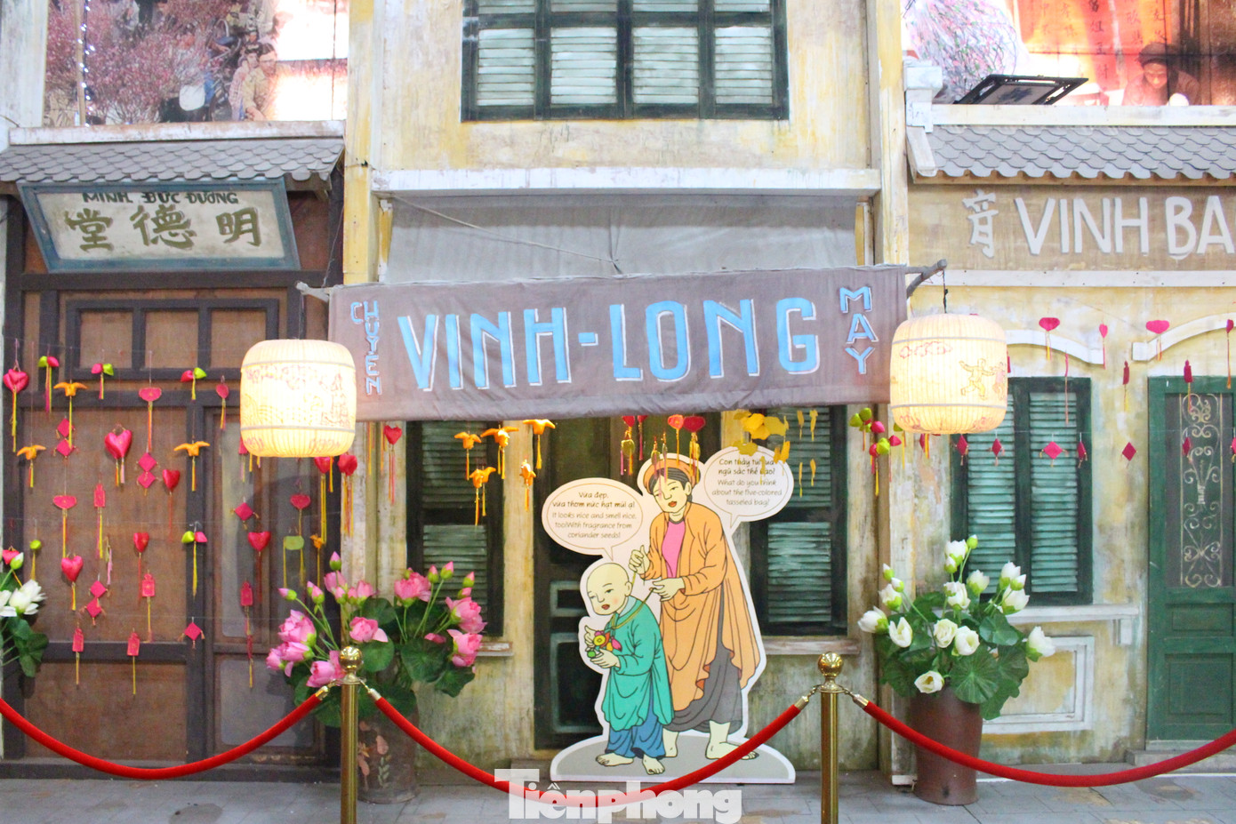 Theo quan niệm người xưa, túi thơm không chỉ có tác dụng khử ẩm quần áo mà còn giúp tinh thần thoải mái, chống côn trùng hiệu quả. Người Việt xưa thường may túi thơm bằng lụa ngũ sắc và dần trở thành một phong tục phổ biến trong dân gian.