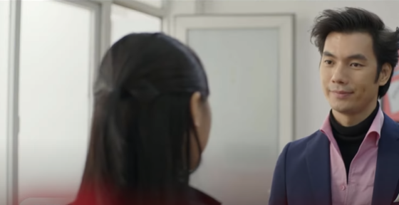 Quân động viên Hạnh và nói cô nên tích cực hơn khi ở bên cạnh anh. Ảnh: CMH.