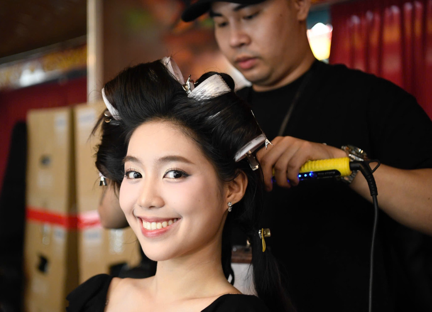 Trần Ngọc Châu Anh rạng rỡ trước phần thi đầu tiên.