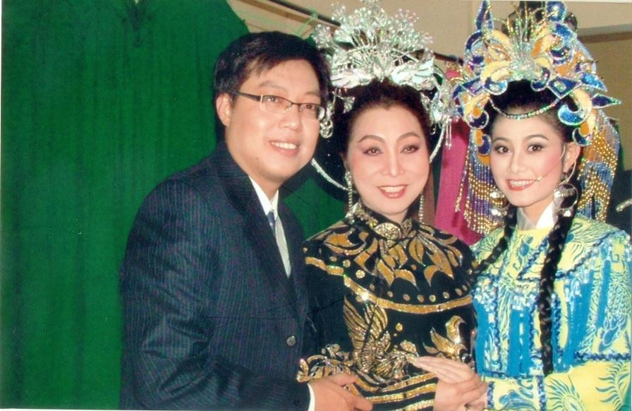 Đạo diễn Nguyễn Thanh Hiệp và NSND Bạch Tuyết, NSƯT Quế Trân Đạo diễn Nguyễn Thanh Hiệp và NSND Bạch Tuyết, NSƯT Quế Trân