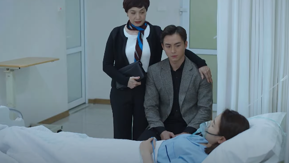 Bà Lan nghi cháu trai có tình cảm với cô thư ký. Ảnh: CMH. Bà Lan nghi cháu trai có tình cảm với cô thư ký. Ảnh: CMH.