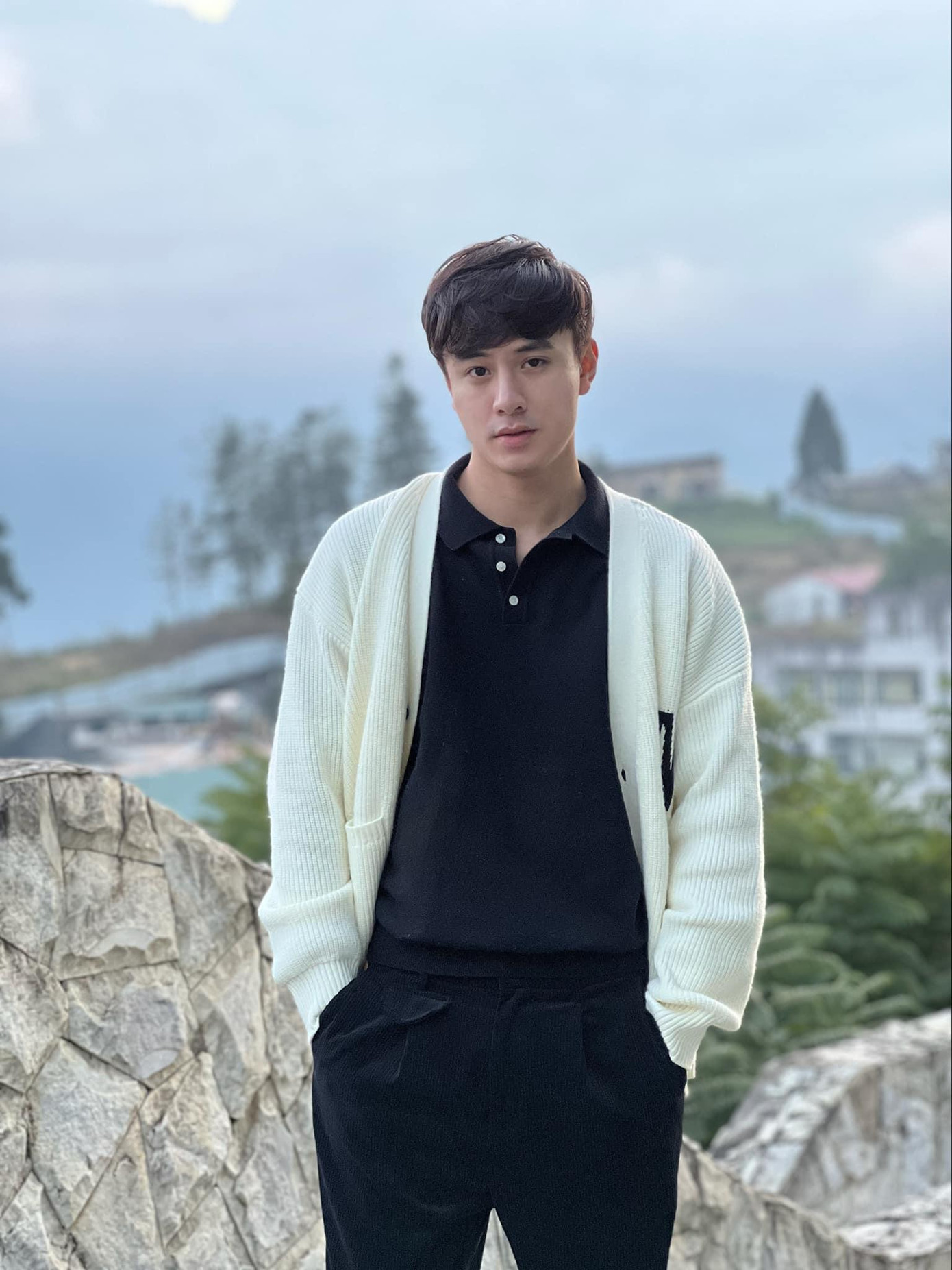 Vẻ điển trai của nam diễn viên Quang Trọng. Vẻ điển trai của nam diễn viên Quang Trọng.