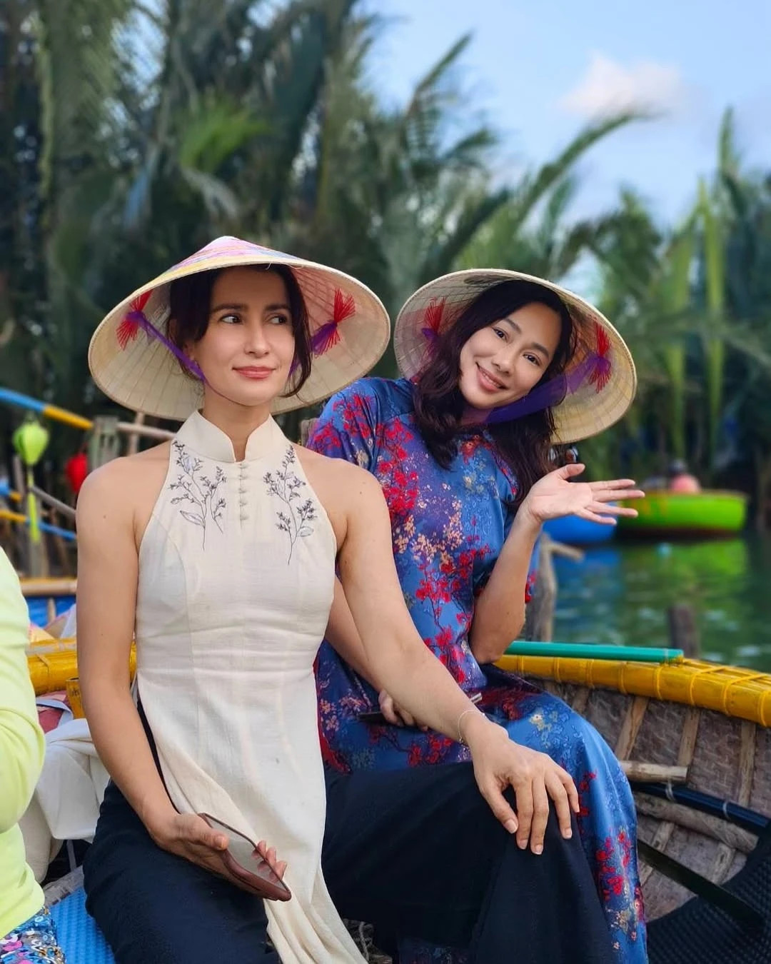 Ann Thongprasom (trái) nổi tiếng toàn châu Á nhờ những bộ phim tình cảm.