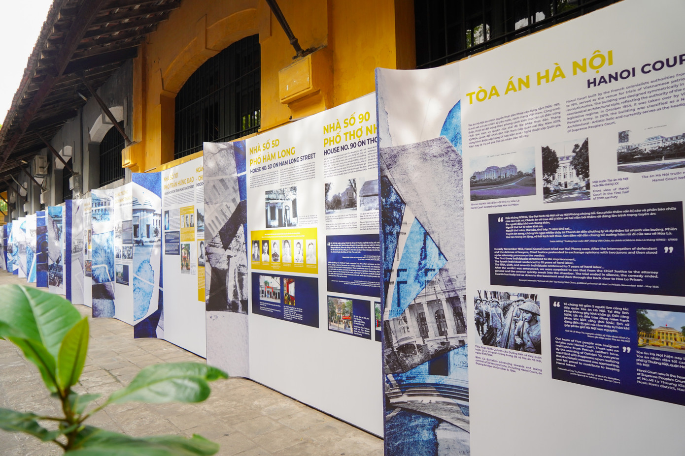 Không gian trưng bày giới thiệu nhiều tư liệu, hình ảnh về 25 di tích lịch sử văn hóa, di tích cách mạng kháng chiến của Hà Nội. Hình ảnh hiếm của nhiều địa điểm quen thuộc như Nhà hát Lớn Hà Nội, Quảng trường Cách mạng tháng Tám, pháo đài Láng... khiến du khách thích thú.