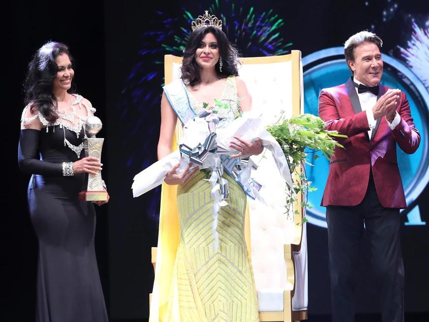 Đại diện nước chủ nhà năm nay mới 22 tuổi, tuy nhiên cô đã có nhiều kinh nghiệm trình diễn trên sân khấu. Bên cạnh công việc làm người dẫn chương trình truyền hình, Aryam Diaz Rosado còn được biết đến là một người mẫu chuyên nghiệp