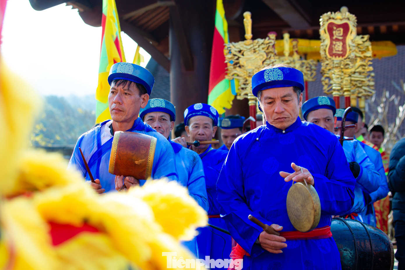 Lễ khai hội gồm màn rước kiệu, dâng lễ với các nghi lễ tâm linh: gióng trống, thỉnh chuông, lễ chúc phúc đầu năm. Ảnh: TRỌNG TÀI.