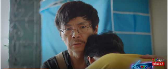 Ông Hùng bàng hoàng khi biết bí mật của con trai. Ông Hùng bàng hoàng khi biết bí mật của con trai.