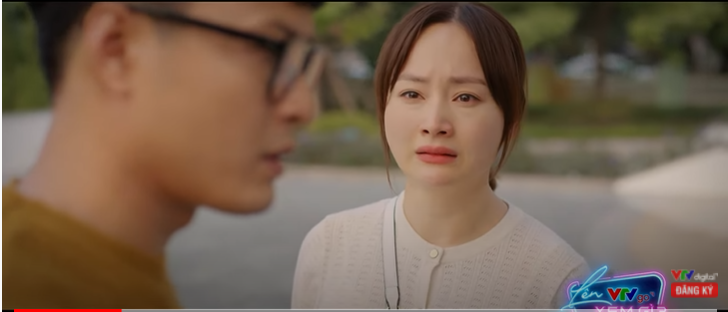 Vân Khánh đau khổ vì chồng không những không đứng ra bảo vệ mình mà còn lạnh lùng đưa ra quyết định ly hôn. Vân Khánh đau khổ vì chồng không những không đứng ra bảo vệ mình mà còn lạnh lùng đưa ra quyết định ly hôn.