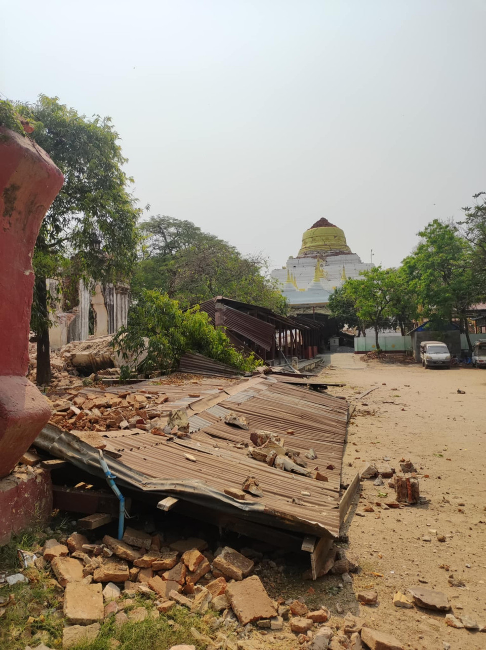 Phó giáo sư Maitrii Aung-Thwin (chuyên ngành lịch sử Myanmar và Đông Nam Á tại Đại học Quốc gia Singapore) khẳng định: "Thiệt hại ở các địa điểm tôn giáo càng khiến cộng đồng bị tổn thương". Việc tu sửa các công trình cổ không dễ, bởi vật liệu xây dựng không có kết cấu chịu lực gia cố. Phó giáo sư Maitrii Aung-Thwin (chuyên ngành lịch sử Myanmar và Đông Nam Á tại Đại học Quốc gia Singapore) khẳng định: "Thiệt hại ở các địa điểm tôn giáo càng khiến cộng đồng bị tổn thương". Việc tu sửa các công trình cổ không dễ, bởi vật liệu xây dựng không có kết cấu chịu lực gia cố.