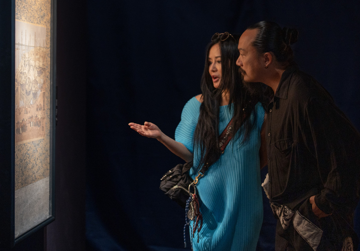 Ca sĩ Hồng Nhung trình diễn ca khúc Ru con giữa rừng đại ngàn và Mẹ ru trong chương trình nghệ thuật tổ chức tại Côn Đảo.