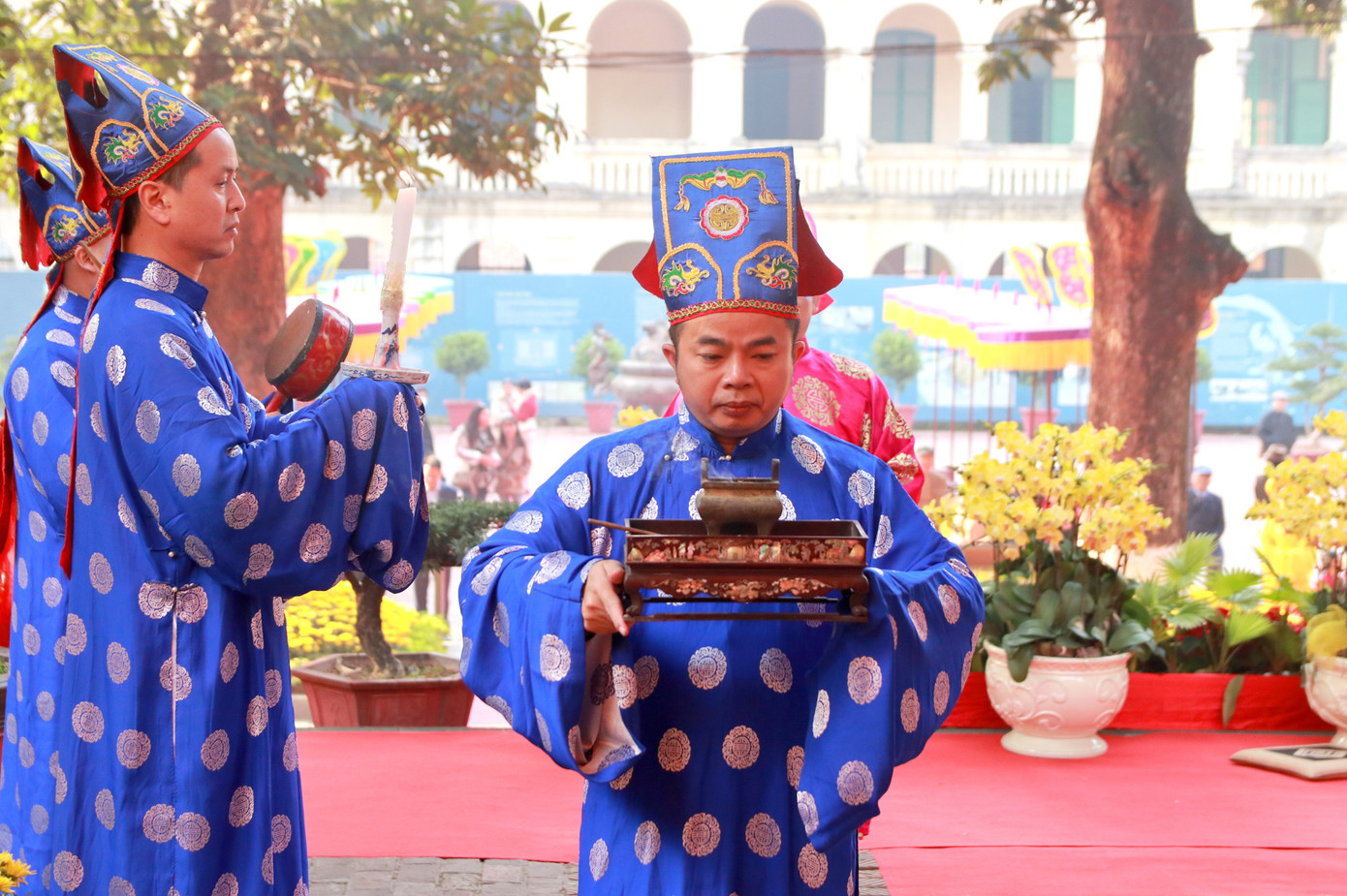 Nhân dịp này, khu di sản Hoàng thành Thăng Long còn sắp đặt nhiều không gian hoa xuân, tiểu cảnh… phục vụ khách tham quan. Nhân dịp này, khu di sản Hoàng thành Thăng Long còn sắp đặt nhiều không gian hoa xuân, tiểu cảnh… phục vụ khách tham quan.