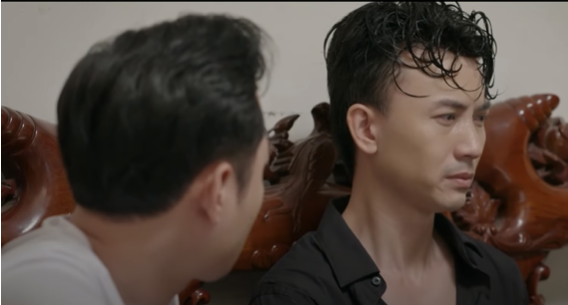 Danh đau khổ vì bị ép chia tay. Ảnh: CMH. Danh đau khổ vì bị ép chia tay. Ảnh: CMH.