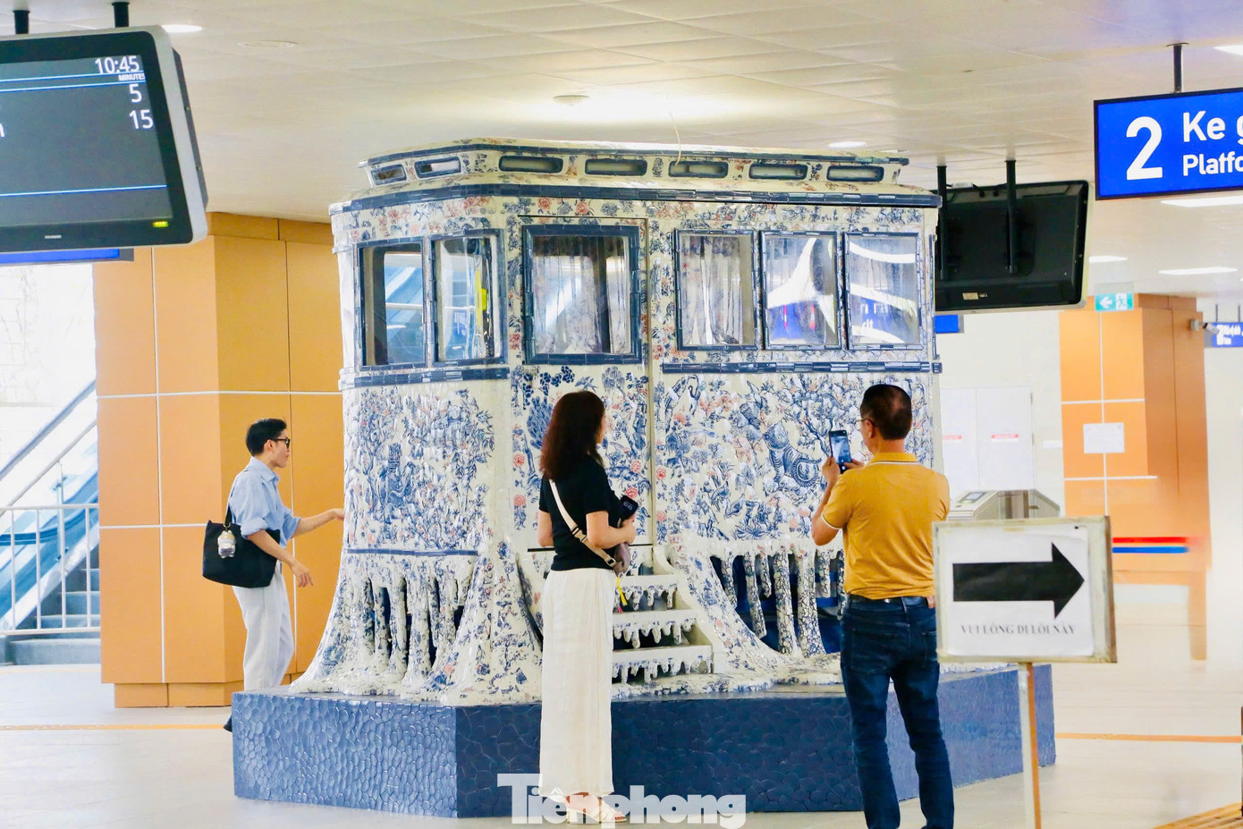 "Tôi chọn thiết kế bệ đỡ của tàu là một hình lục giác với mong muốn tác phẩm biểu trưng cho tình bạn và giao lưu văn hóa giữa Việt Nam và Pháp trong thế kỷ 21. Những hình ảnh khu vườn tan chảy còn gợi cho người xem những suy nghĩ về mối quan hệ giữa con người, đô thị với thiên nhiên", họa sĩ Nguyễn Xuân Lam nói.