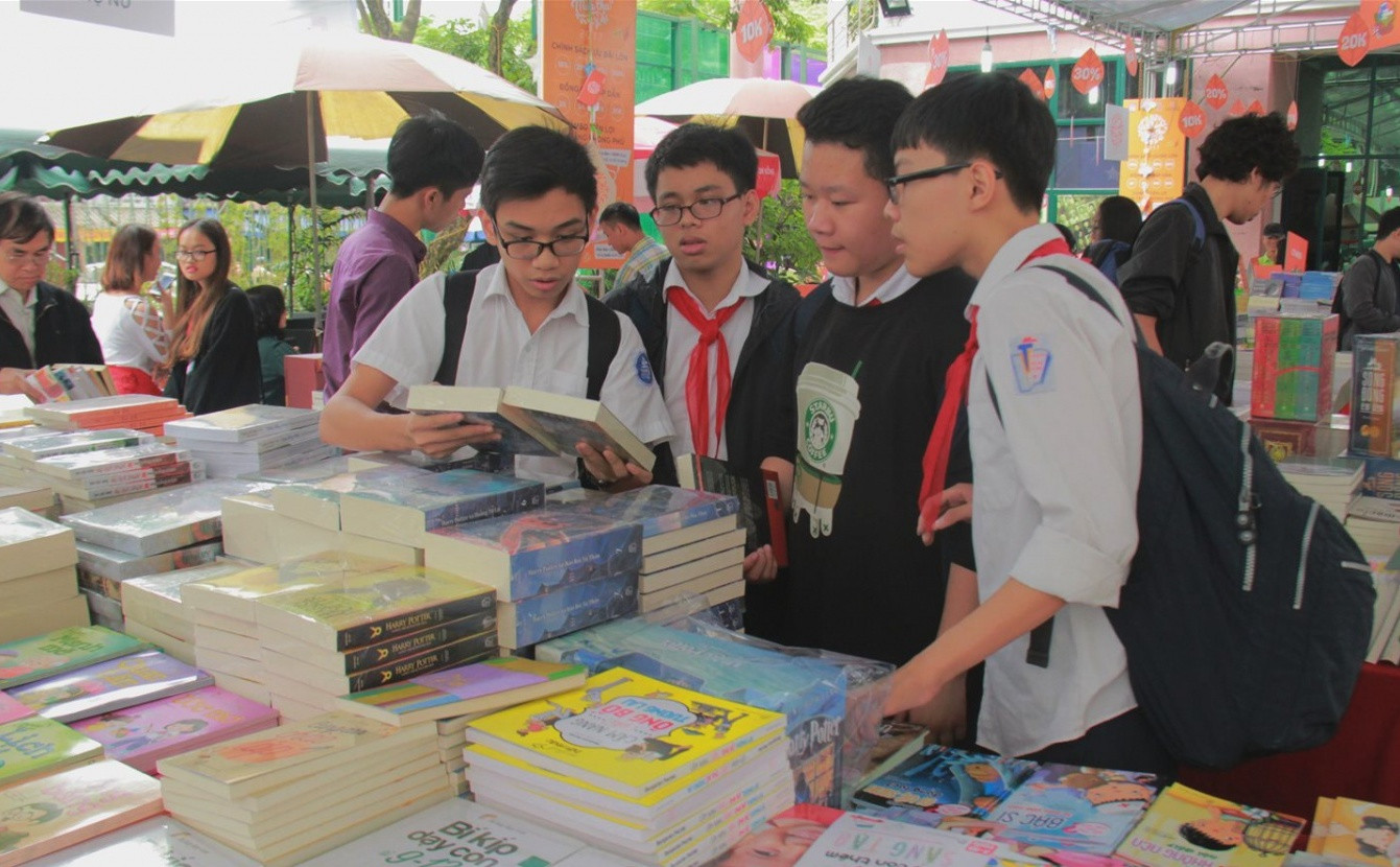 Ở Việt Nam, các thiết chế thư viện, không gian tự đọc, tự học chưa phát huy được hết giá trị. Ở Việt Nam, các thiết chế thư viện, không gian tự đọc, tự học chưa phát huy được hết giá trị.