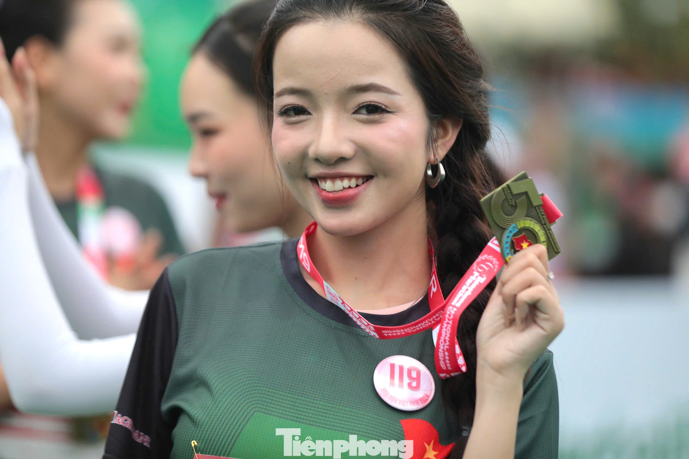 Võ Thị Thanh Bình thuộc nhóm những thí sinh đầu tiên hoàn thành cự ly chạy.