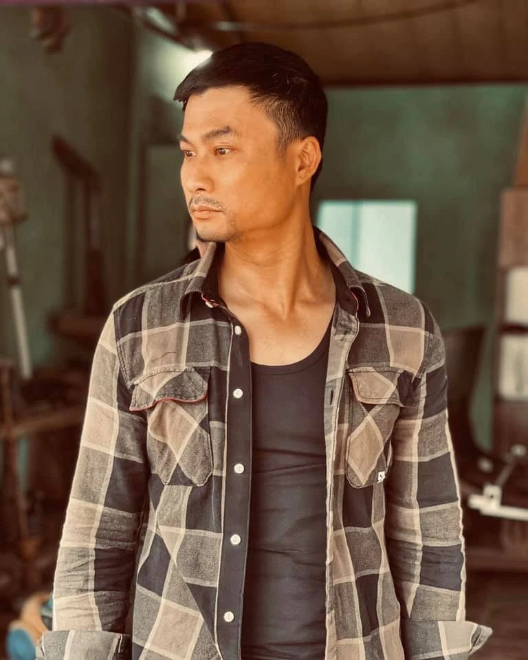 Nam diễn viên không ngại bất cứ tạo hình nào.