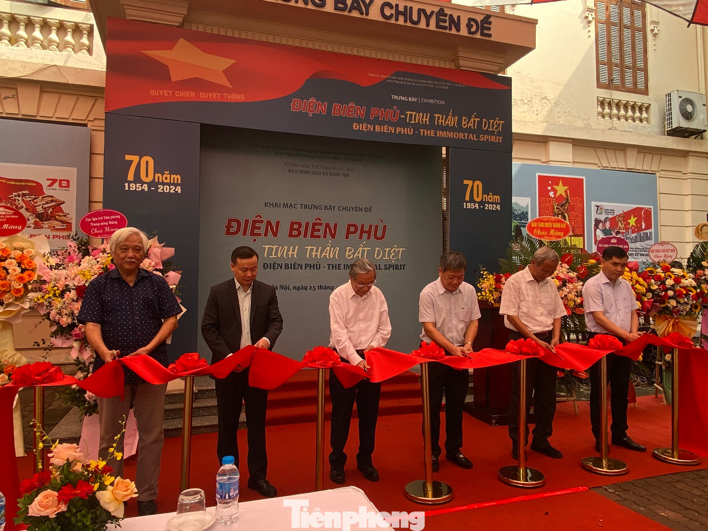 Ông Nguyễn Văn Đoàn - Giám đốc Bảo tàng Lịch sử quốc gia - khẳng định Điện Biên Phủ đã trở thành biểu tượng sáng ngời của tinh thần quật cường và bất khuất, của trí thông minh, sáng tạo, trở thành niềm tin, sự cổ vũ.